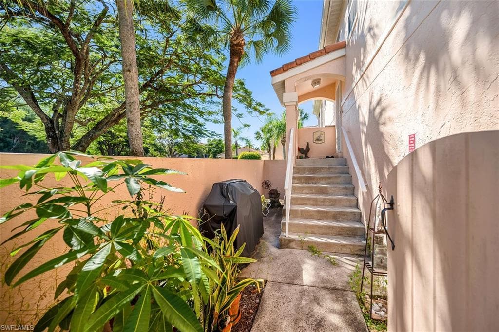 628 Woodshire LN # G12, NAPLES FL 34105-32