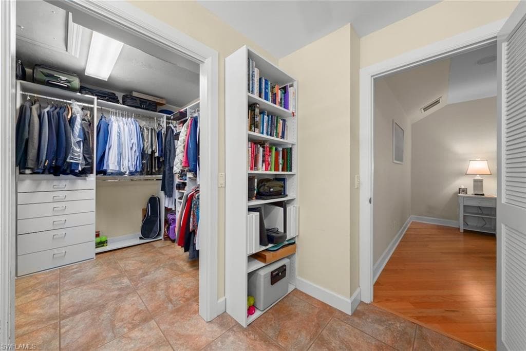 330 E Gulf DR, SANIBEL FL 33957-17