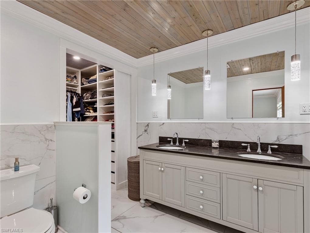 5812 Silvery LN, FORT MYERS FL 33919-21