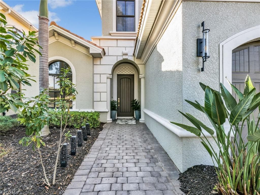 1365 Serrano CIR, NAPLES FL 34105-5