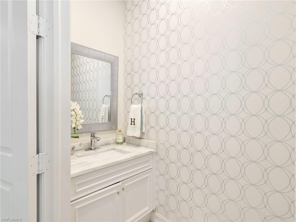 1365 Serrano CIR, NAPLES FL 34105-32