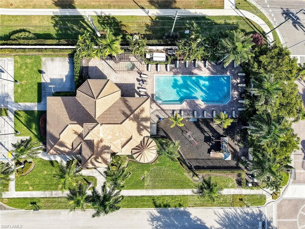 1365 Serrano CIR, NAPLES FL 34105-39
