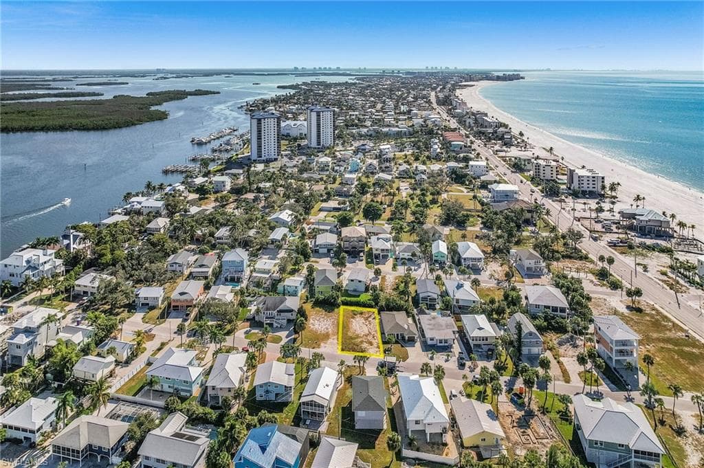 140 Hercules DR, FORT MYERS BEACH FL 33931-4