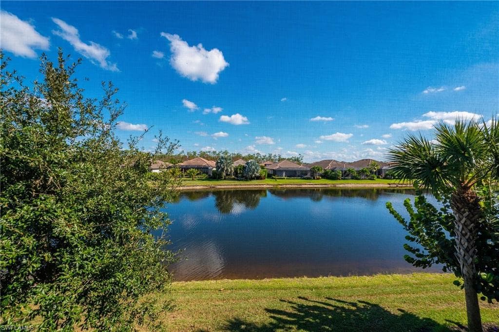 9653 Montelanico LOOP # 202, NAPLES FL 34119-26