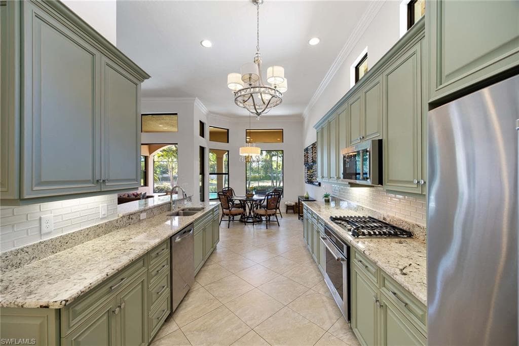 14693 Reserve LN, NAPLES FL 34109-16