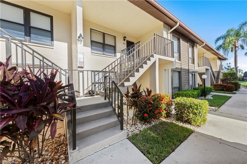 4360 Chantelle DR # G202, NAPLES FL 34112-22