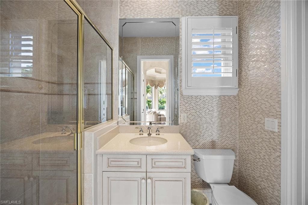 8752 Muirfield DR, NAPLES FL 34109-22