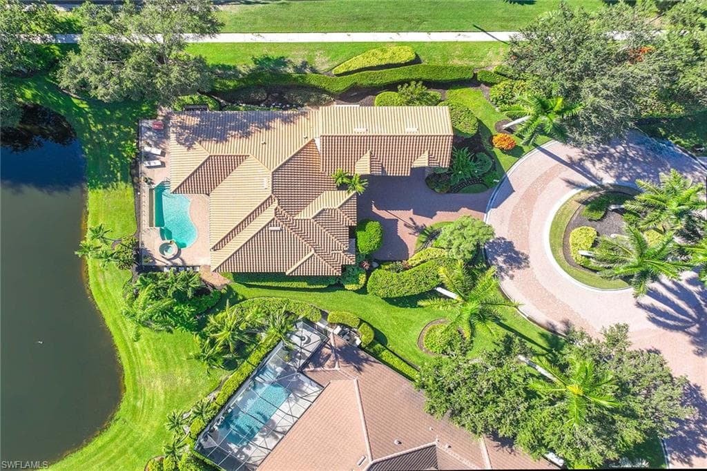 8752 Muirfield DR, NAPLES FL 34109-5