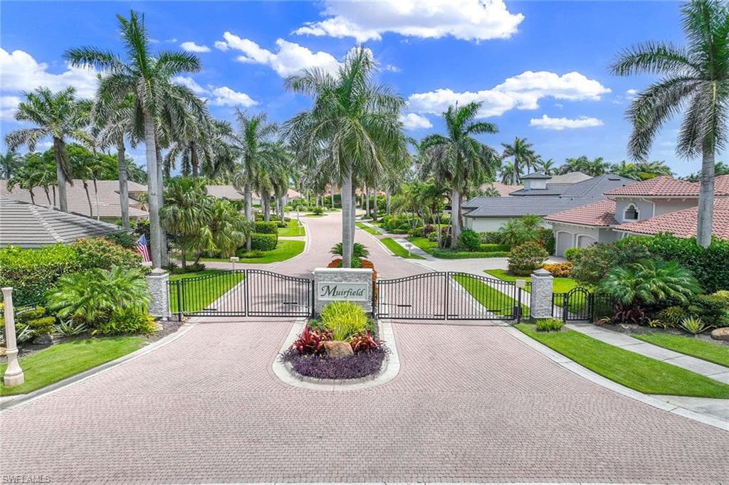 8752 Muirfield DR, NAPLES FL 34109-41