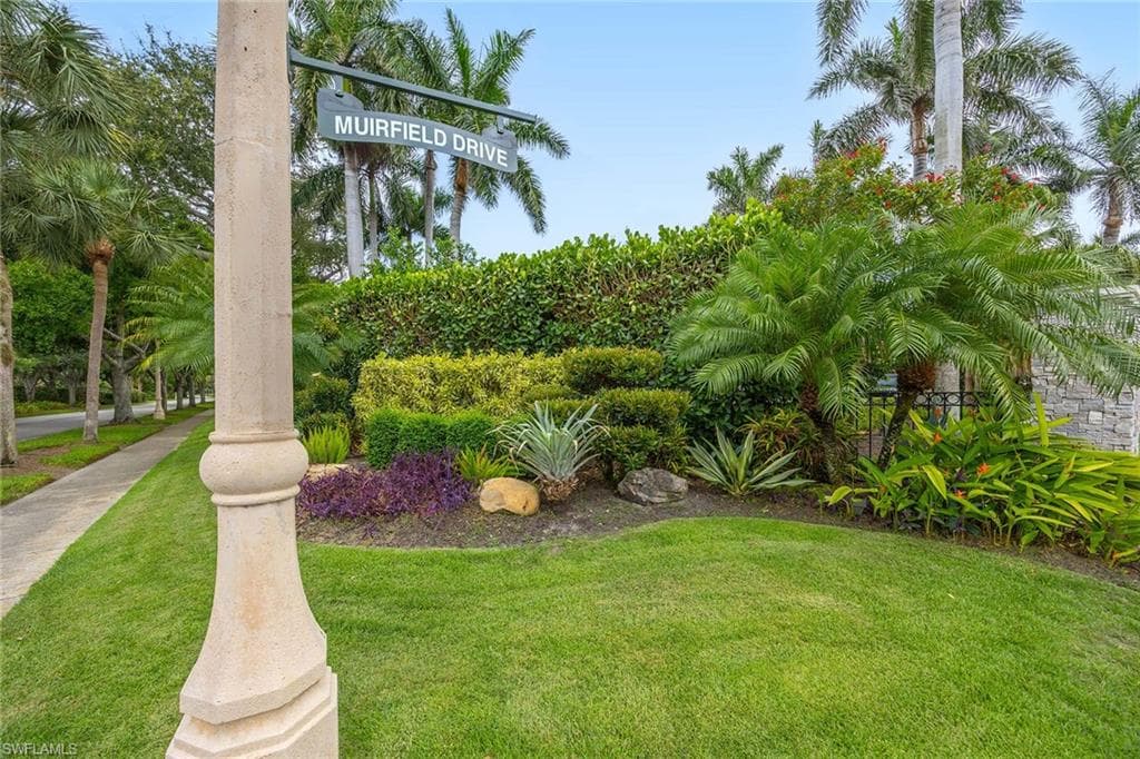 8752 Muirfield DR, NAPLES FL 34109-42