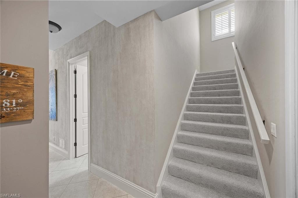 8752 Muirfield DR, NAPLES FL 34109-25