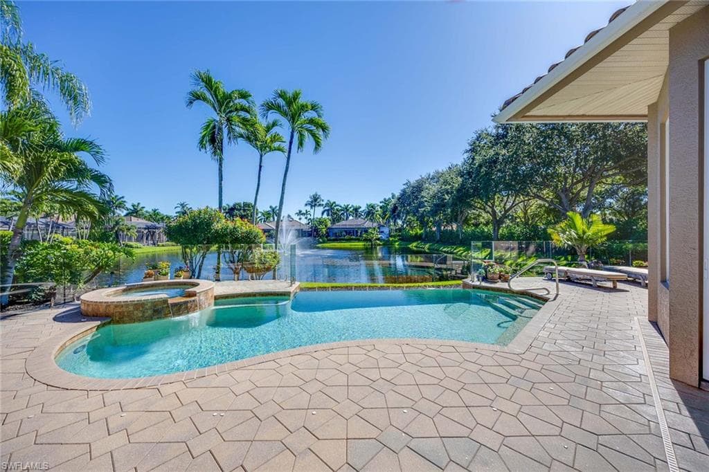8752 Muirfield DR, NAPLES FL 34109-29