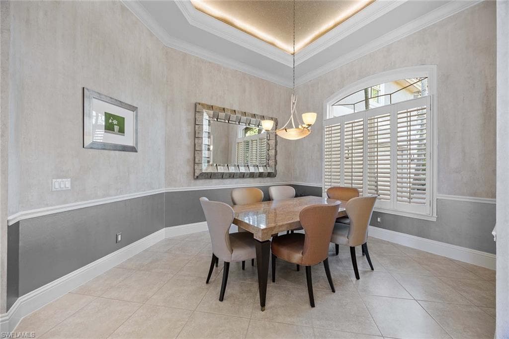 8752 Muirfield DR, NAPLES FL 34109-9