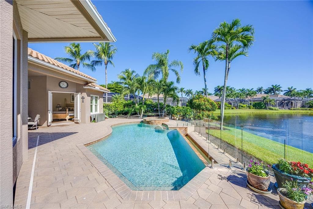8752 Muirfield DR, NAPLES FL 34109-32
