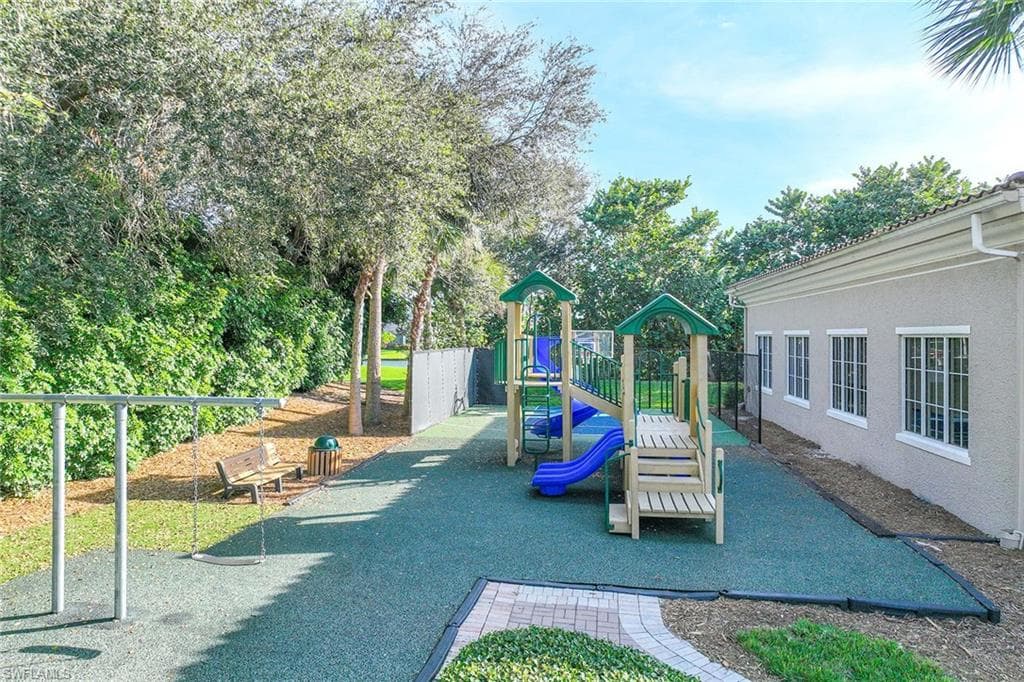 8752 Muirfield DR, NAPLES FL 34109-47