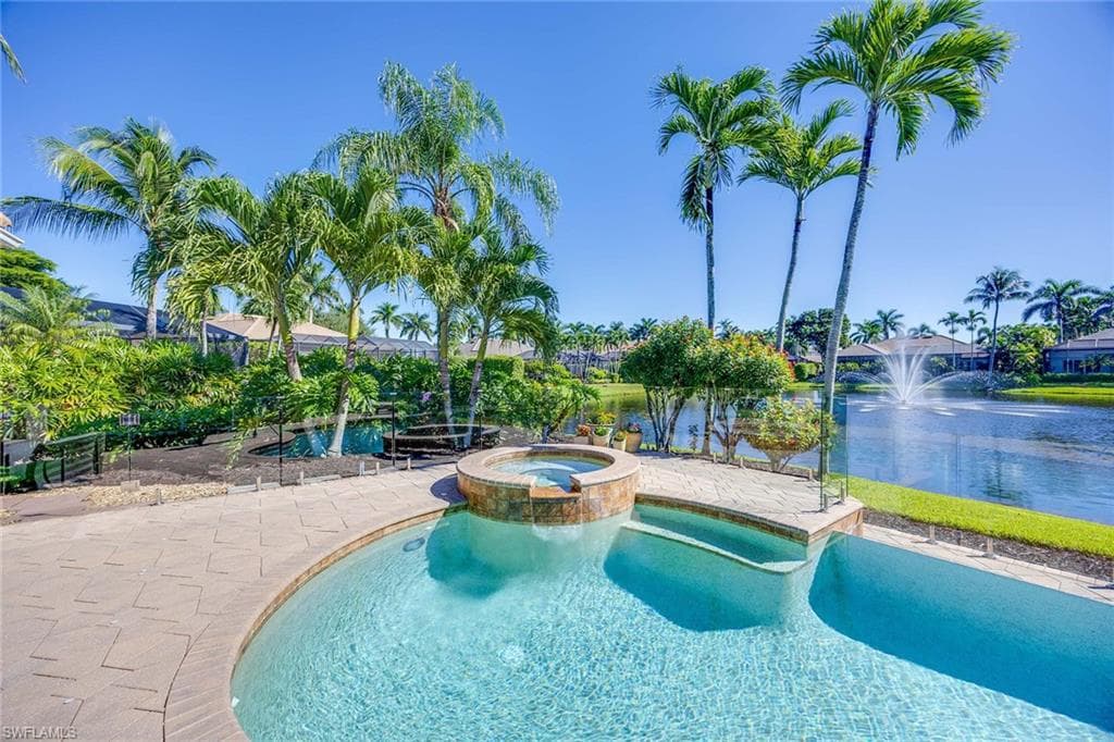 8752 Muirfield DR, NAPLES FL 34109-30