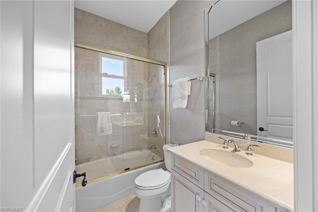 8752 Muirfield DR, NAPLES FL 34109-24