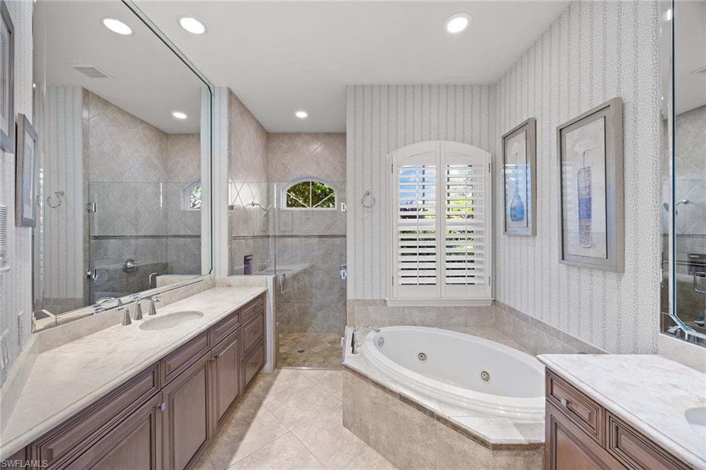 8752 Muirfield DR, NAPLES FL 34109-20