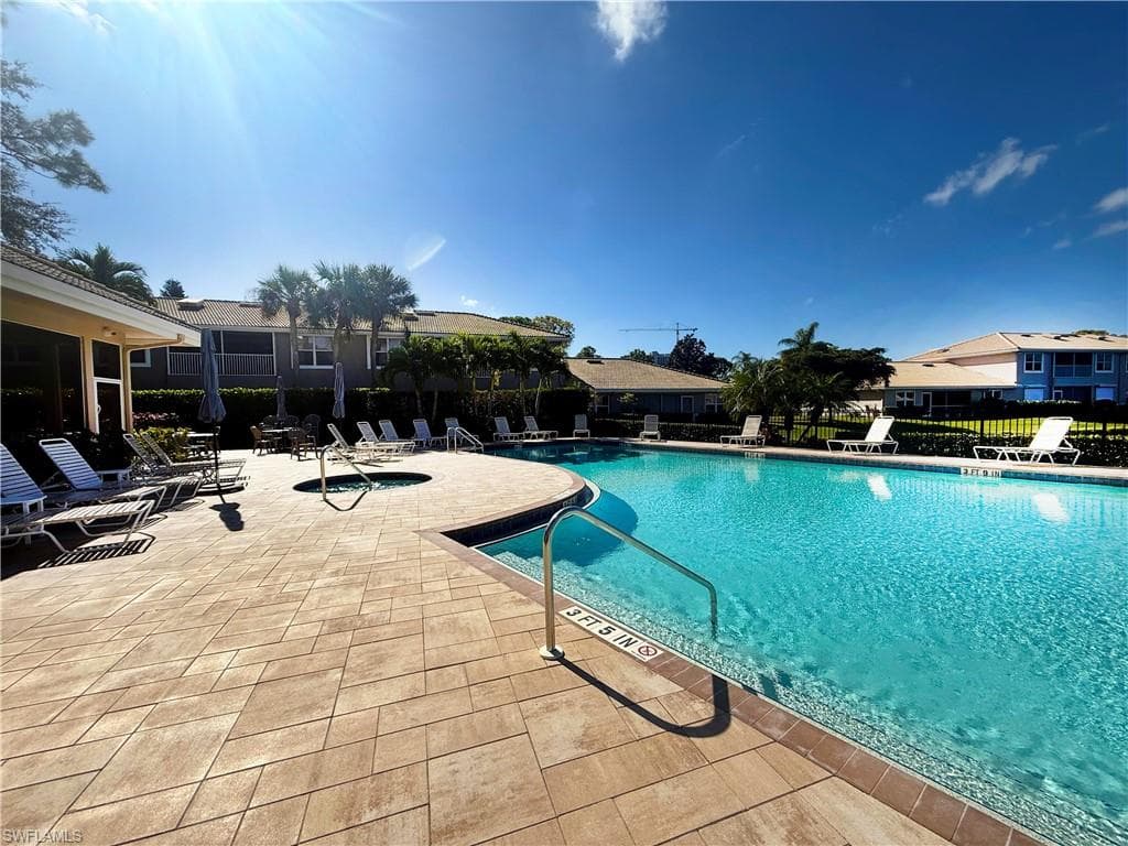 370 Emerald Bay CIR # N8, NAPLES FL 34110-1