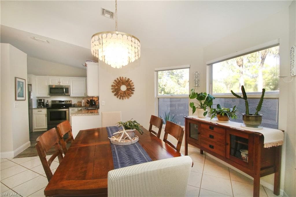 370 Emerald Bay CIR # N8, NAPLES FL 34110-3