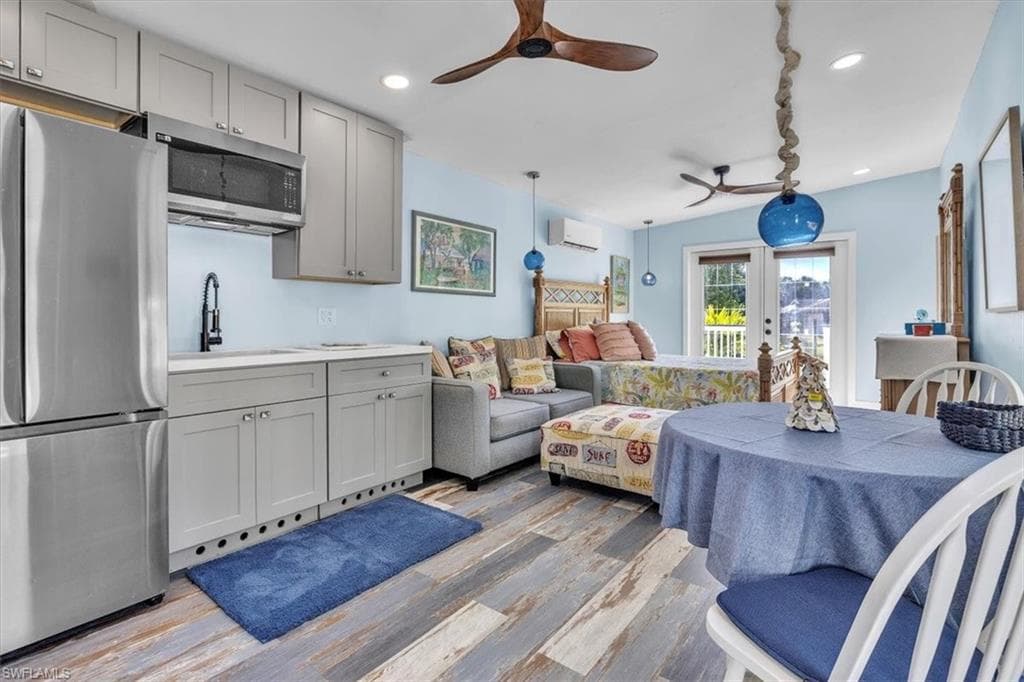9470 Colony DR, NORTH FORT MYERS FL 33917-33
