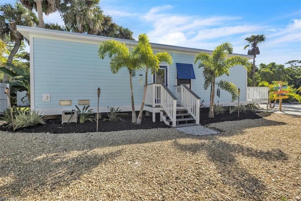 9470 Colony DR, NORTH FORT MYERS FL 33917-32