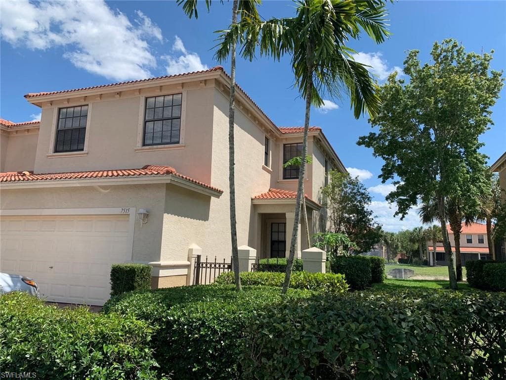 7515 Bristol CIR, NAPLES FL 34120-1