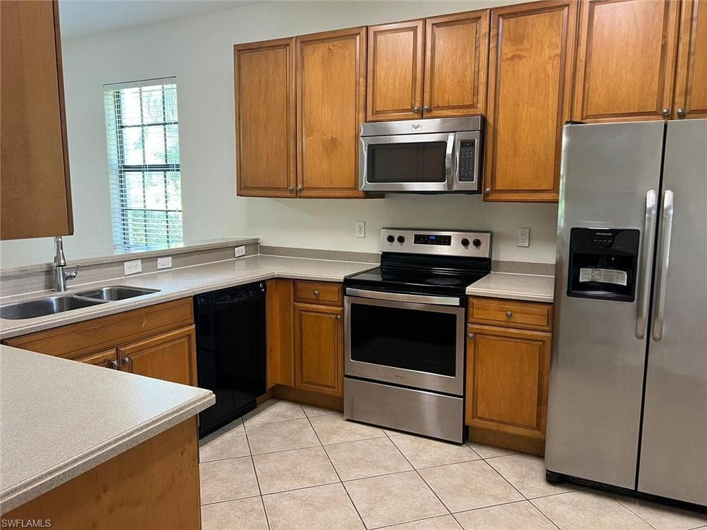 7515 Bristol CIR, NAPLES FL 34120-9