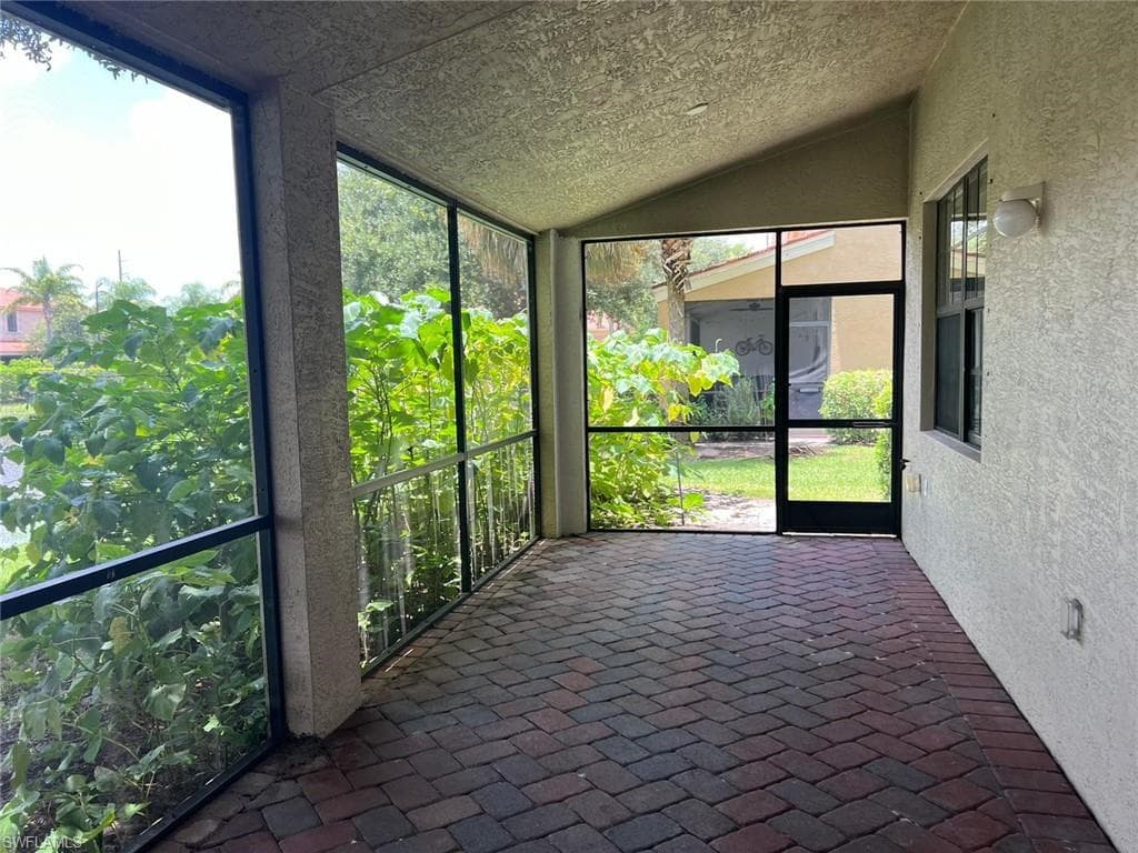 7515 Bristol CIR, NAPLES FL 34120-36