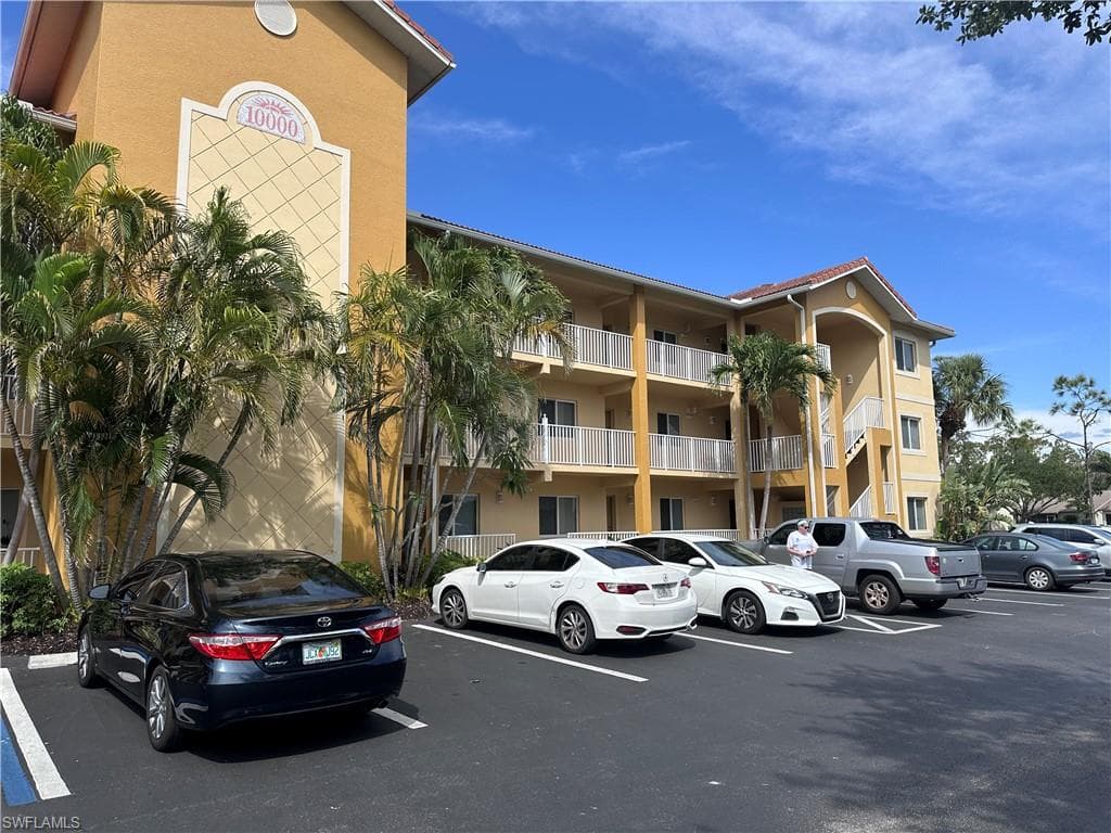 10000 Maddox LN # 321, BONITA SPRINGS FL 34135-1