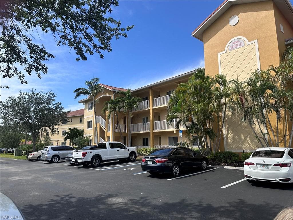 10000 Maddox LN # 321, BONITA SPRINGS FL 34135-2