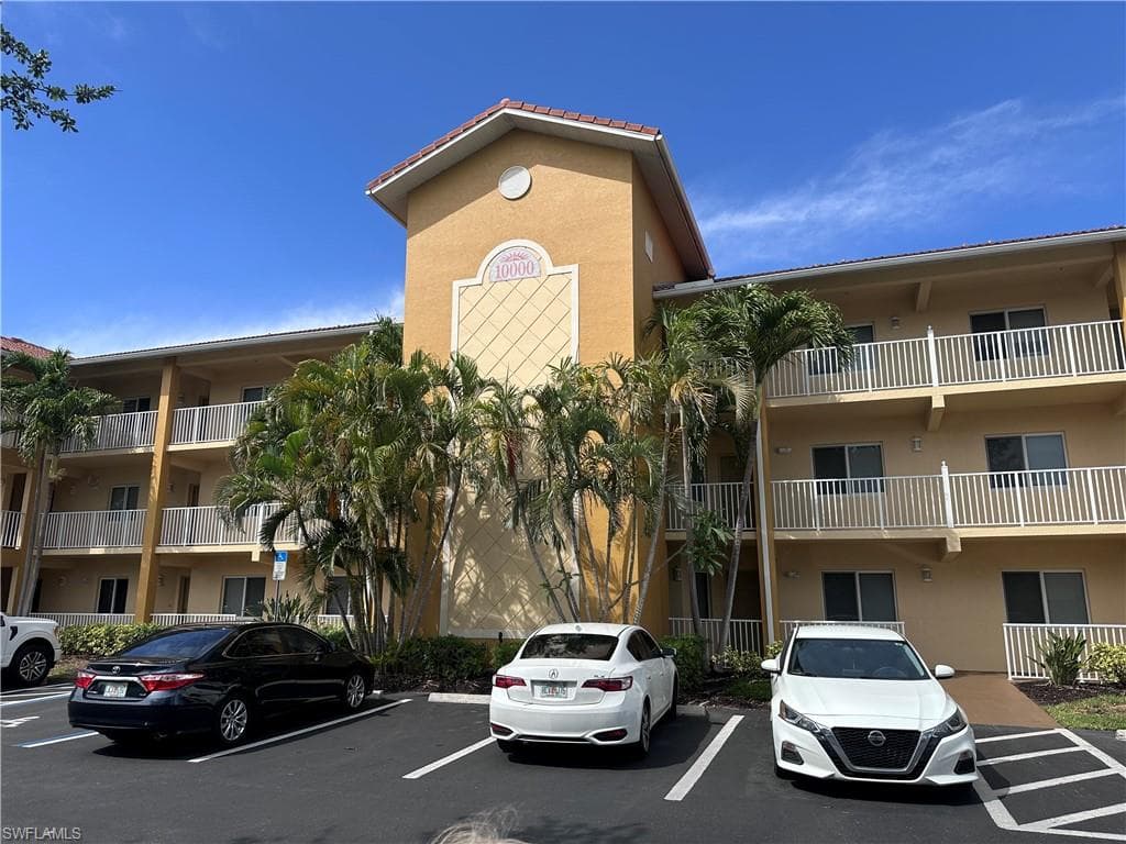 10000 Maddox LN # 321, BONITA SPRINGS FL 34135-3