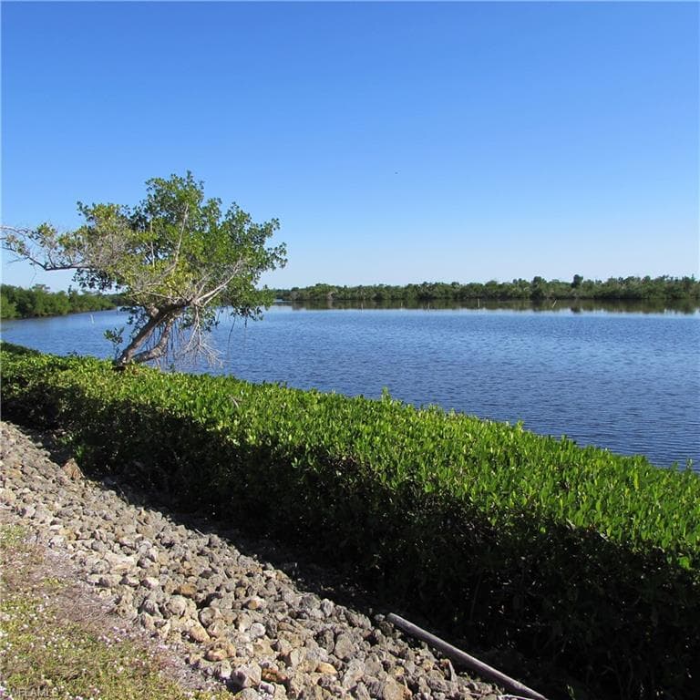 5371 Blue Crab CIR 1-2