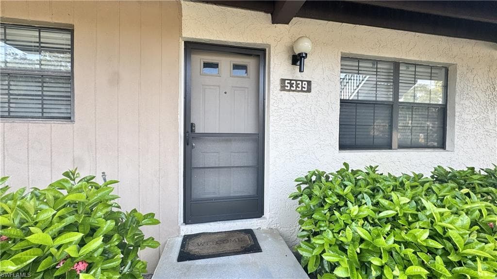 5339 Treetops DR, NAPLES FL 34113-1