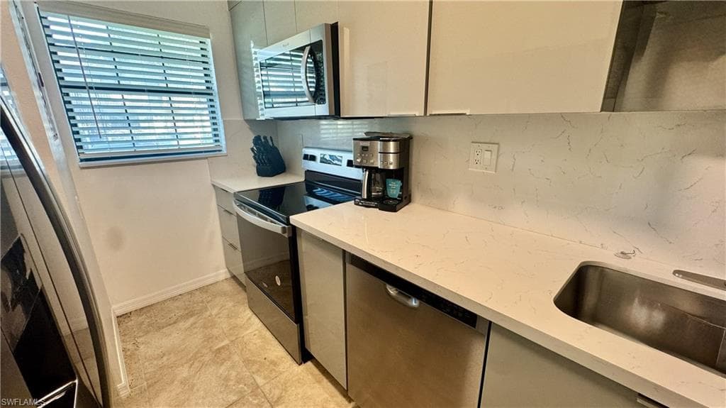 5339 Treetops DR, NAPLES FL 34113-2