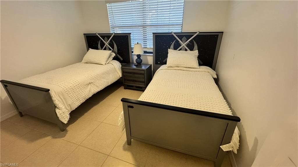 5339 Treetops DR, NAPLES FL 34113-9