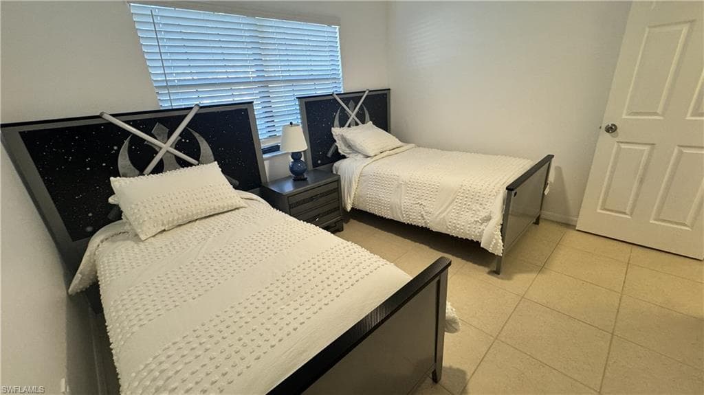 5339 Treetops DR, NAPLES FL 34113-10