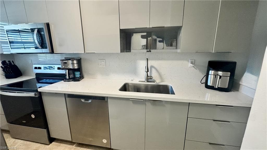 5339 Treetops DR, NAPLES FL 34113-3