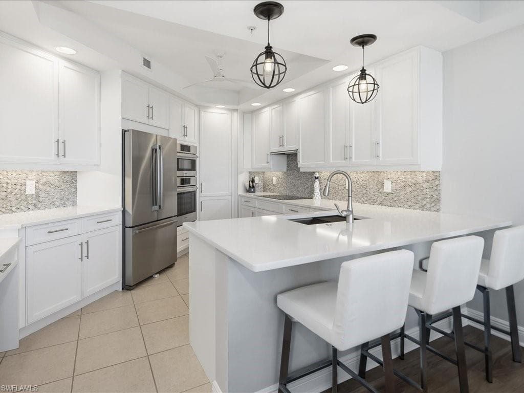 445 Cove Tower DR # 704, NAPLES FL 34110-1