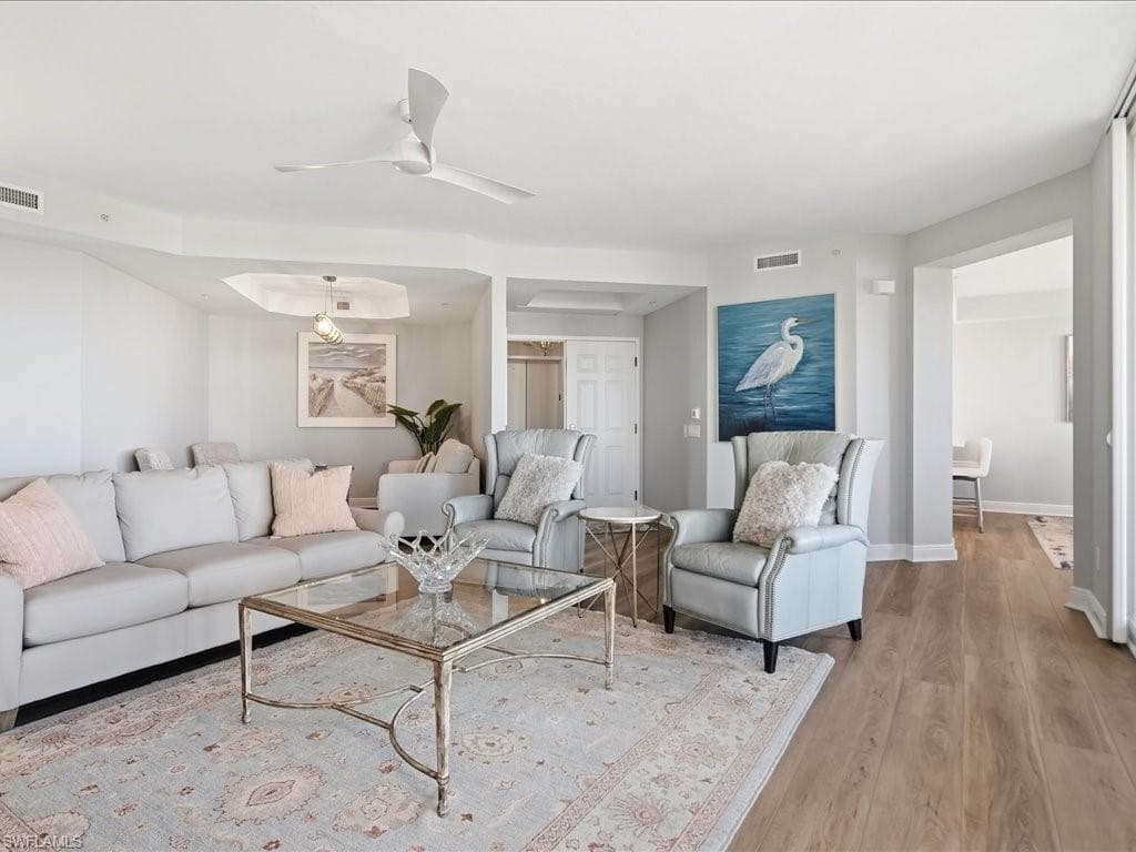 445 Cove Tower DR # 704, NAPLES FL 34110-5