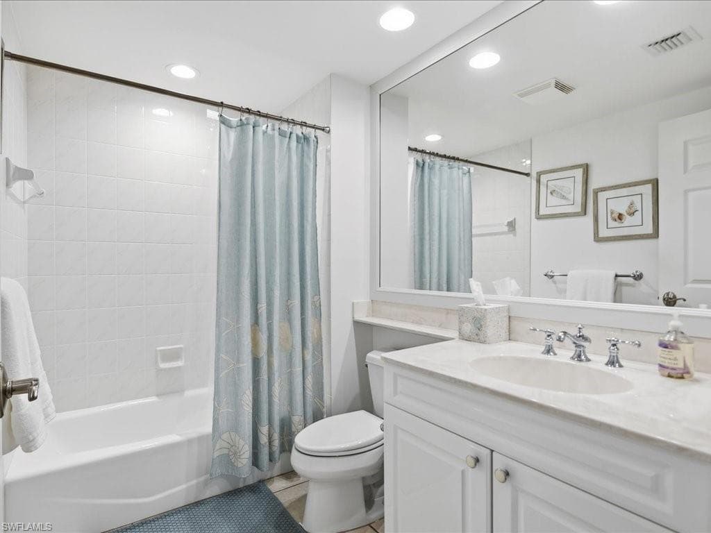 445 Cove Tower DR # 704, NAPLES FL 34110-16