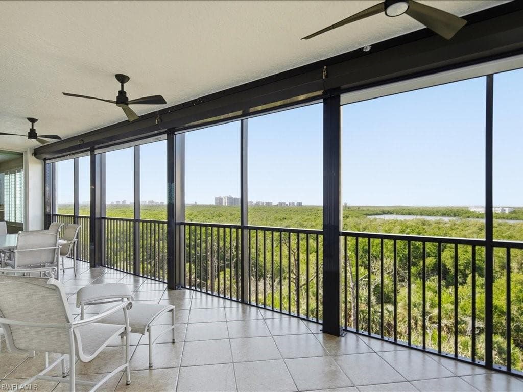 445 Cove Tower DR # 704, NAPLES FL 34110-6