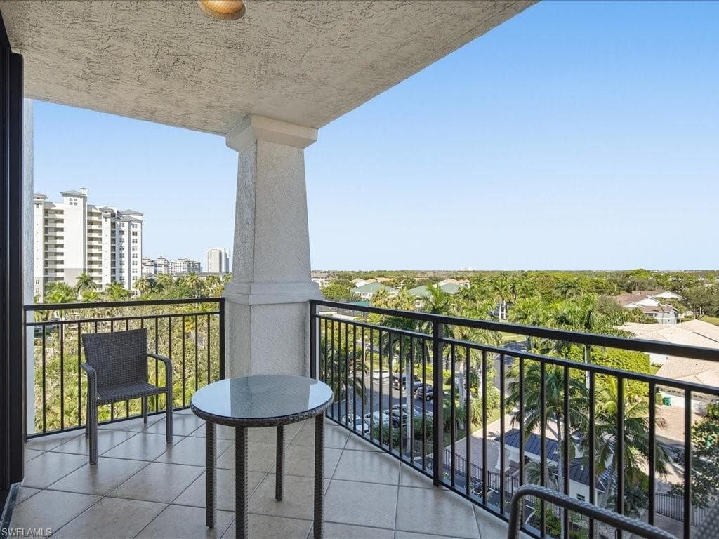 445 Cove Tower DR # 704, NAPLES FL 34110-18