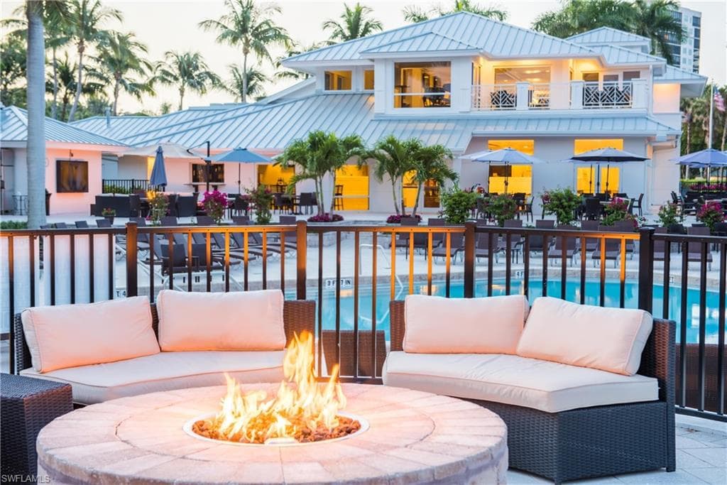 445 Cove Tower DR # 704, NAPLES FL 34110-30