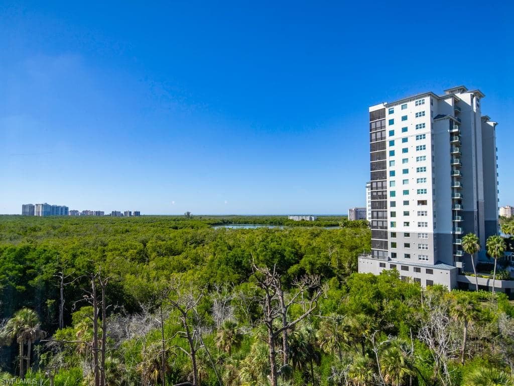 445 Cove Tower DR # 704, NAPLES FL 34110-3