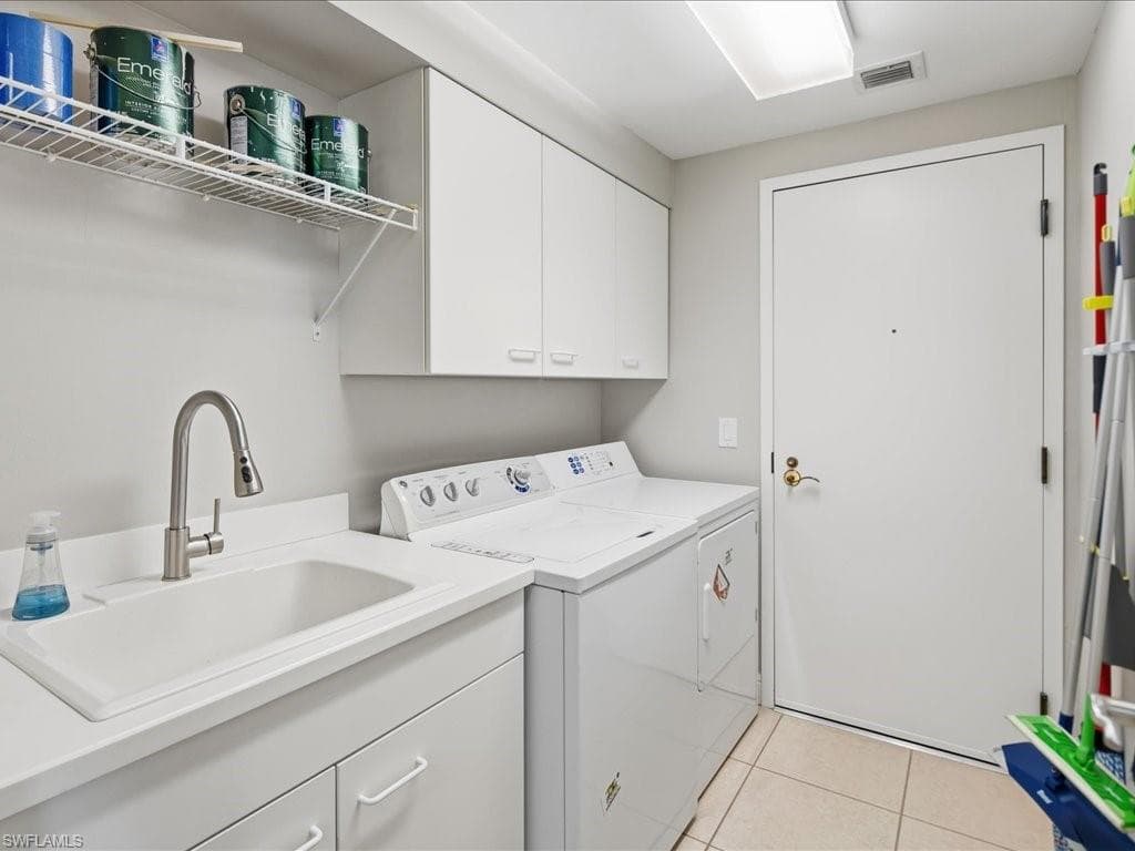445 Cove Tower DR # 704, NAPLES FL 34110-20