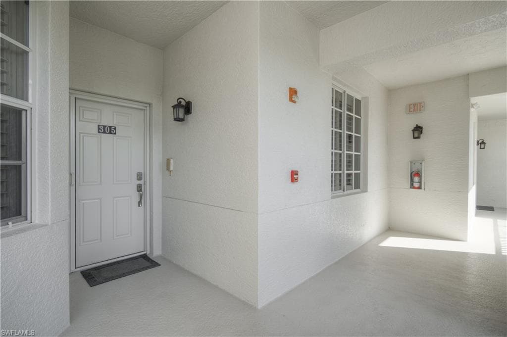 20916 Island Sound CIR # 305, ESTERO FL 33928-2