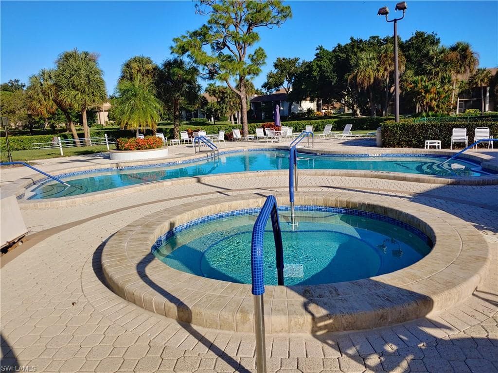 501 Lake Louise CIR # 204, NAPLES FL 34110-26