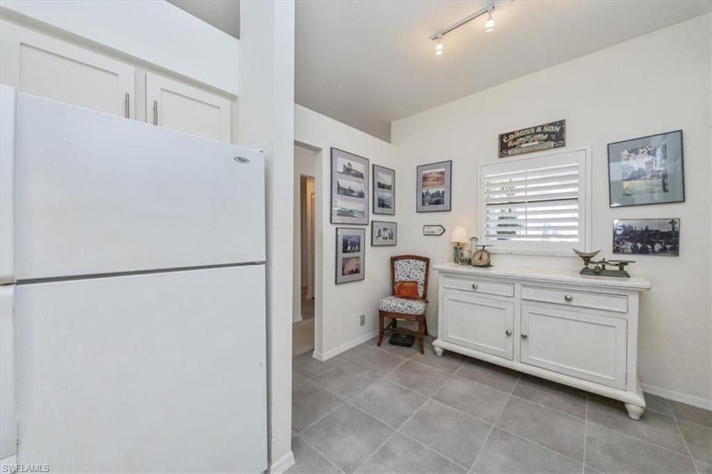 501 Lake Louise CIR # 204, NAPLES FL 34110-5