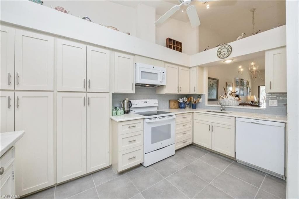 501 Lake Louise CIR # 204, NAPLES FL 34110-2